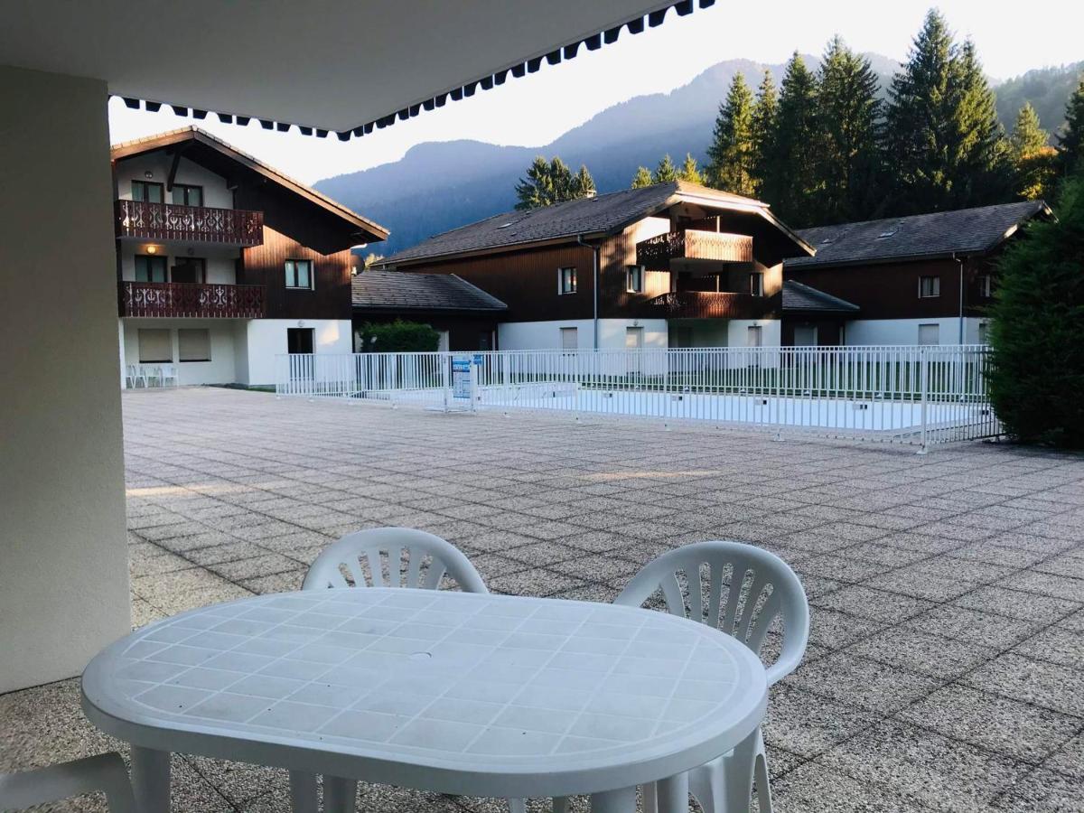 Appartement Confortable Avec Piscines, Terrasse Et Parking A Samoens - Fr-1-629-100 Exteriör bild